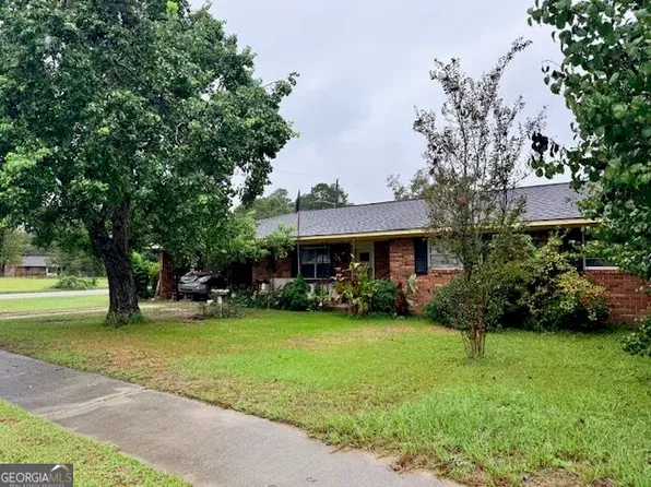 307 S River St, Claxton, GA 30417