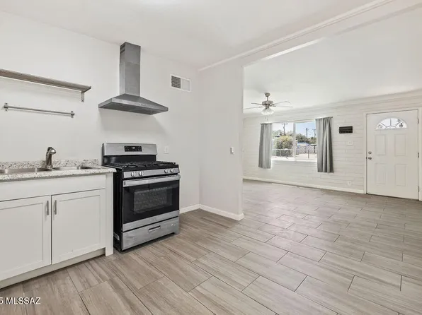 3231 E Halcyon Pl, Tucson, AZ 85716