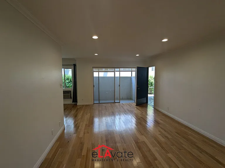 1515 S Beverly Glen Blvd #3 — Photo 2