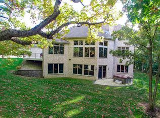 N29W30764 Foxwood Dr, Pewaukee, WI 53072