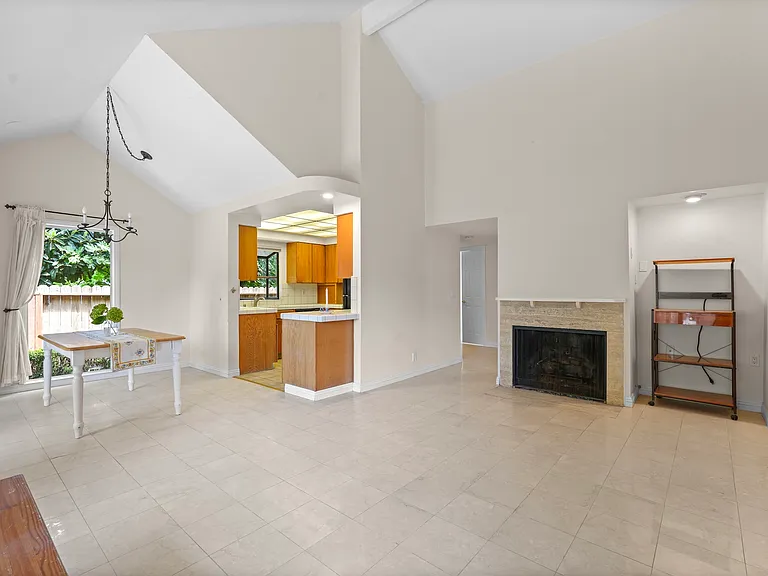 2340 Park Ave — Photo 4