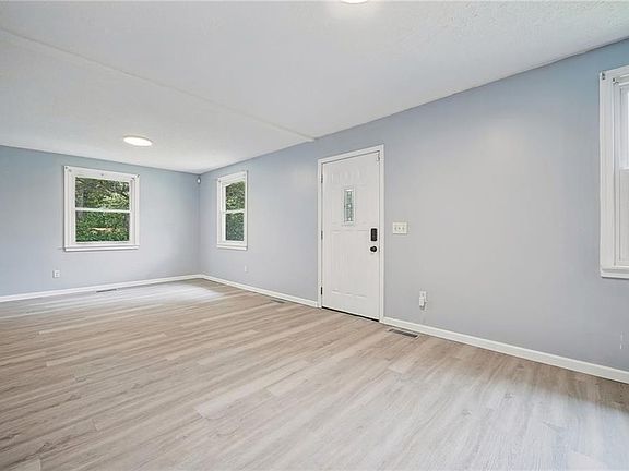 4th image of 19 E Lamington Rd