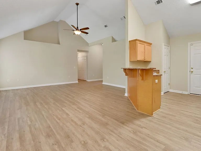 836 Laurel Hill Cir — Photo 14