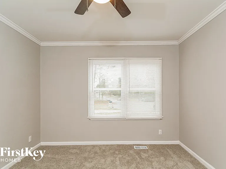 401 Sparella St — Photo 6