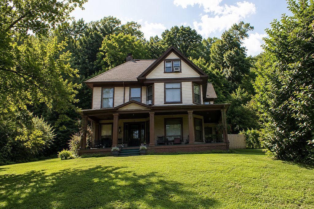 1699 Belmont St - Property Image