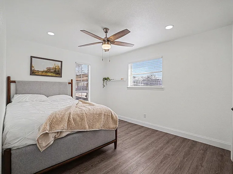 716 E Pecan St #722 — Photo 21