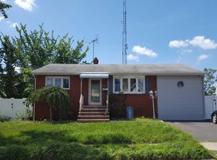 9 Poplar St, Fords, NJ 08863