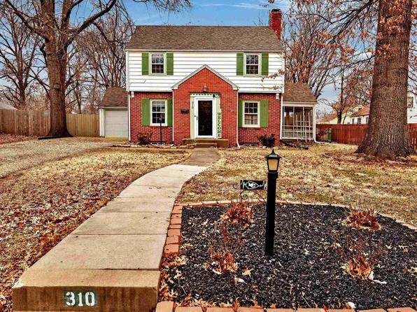 310 SW Country Club Dr, Topeka, KS 66611