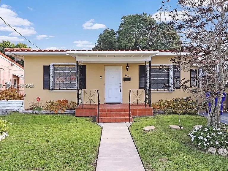 3330 SW 2nd St — Photo 6
