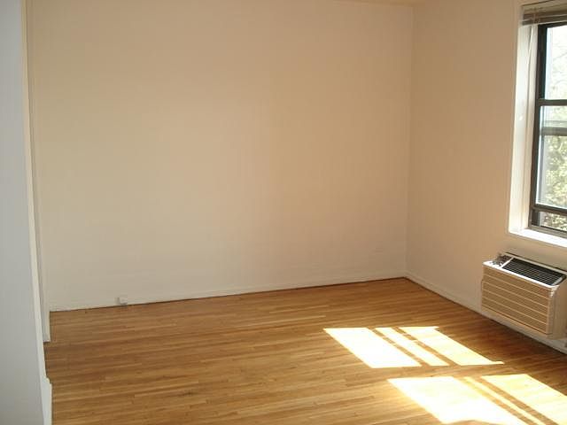 2nd image of 10125 Queens Blvd