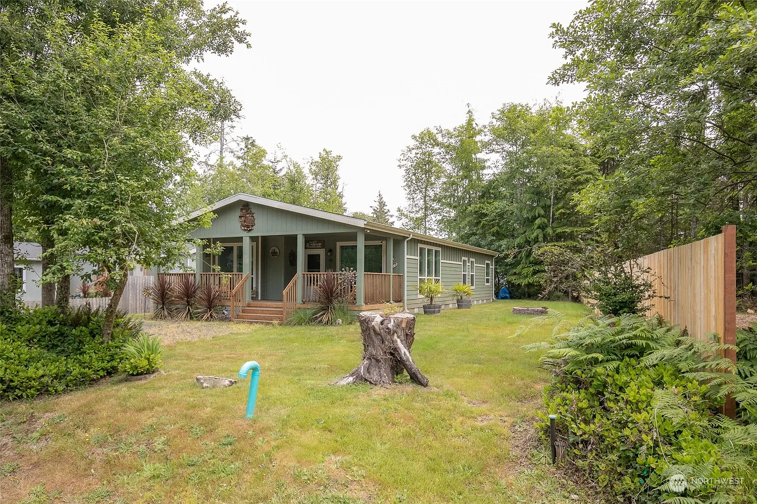 742 Chenois Avenue NE photo 1
