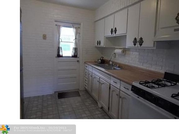 5th image of 9283 SW 39th St