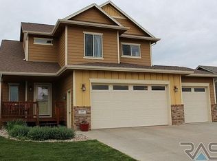 104 S Red Willow Ave, Sioux Falls, SD 57110