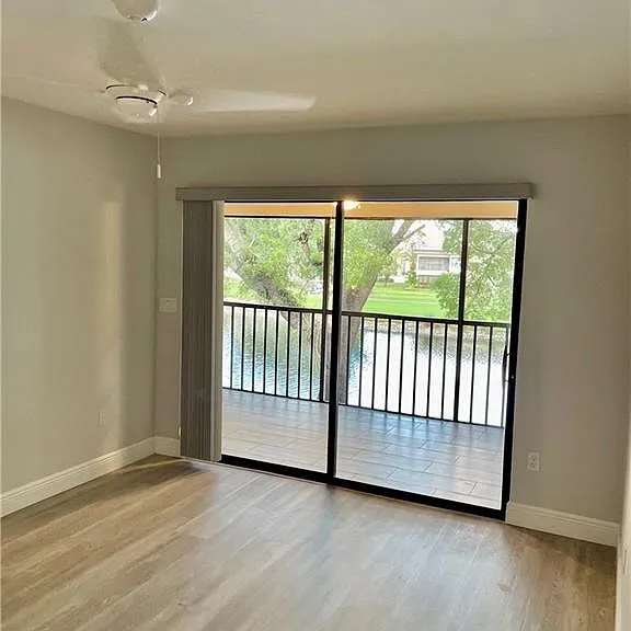5650 Trailwinds Dr #122 — Photo 6