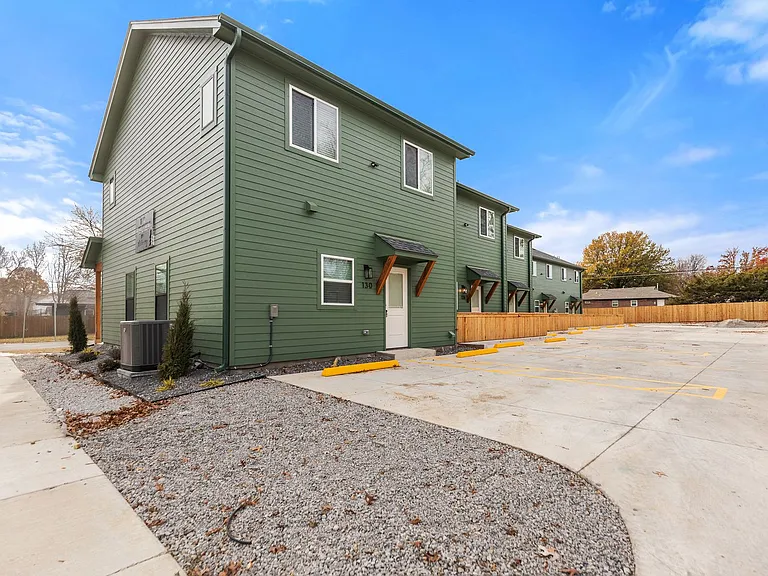 126 E Midway St — Photo 14
