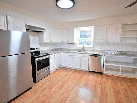 3rd image of 181 Lincoln St #2