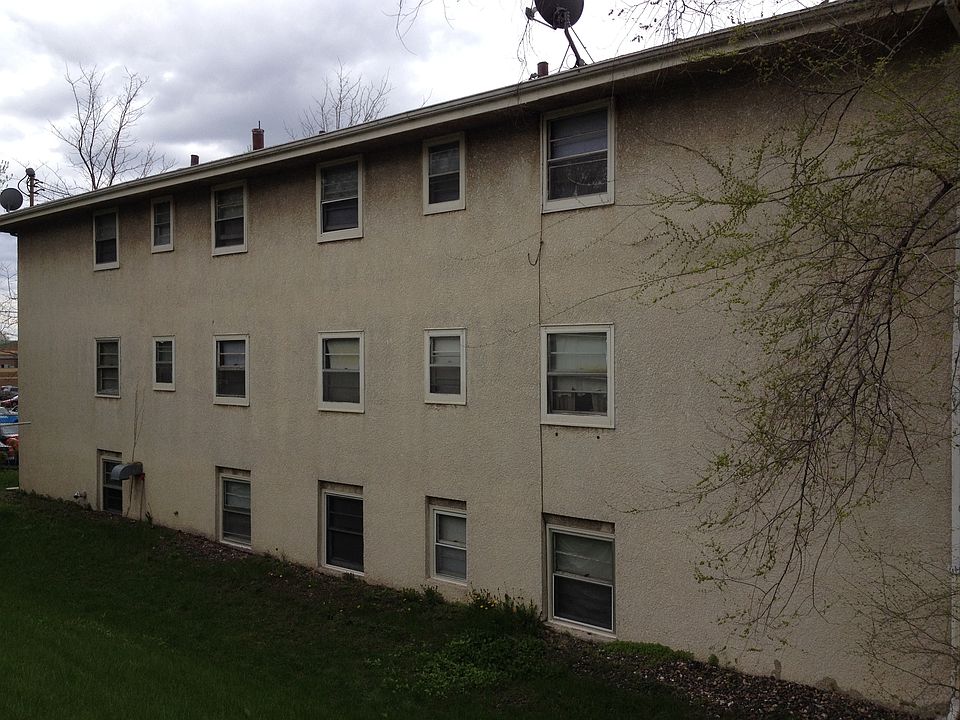 2nd image of 940 39th Ave NE