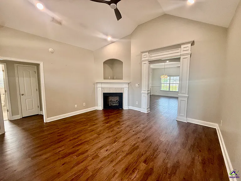 634 Post Oak Way — Photo 2