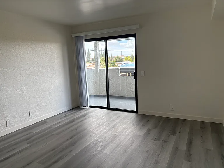 1319 Peckham St #19 — Photo 23