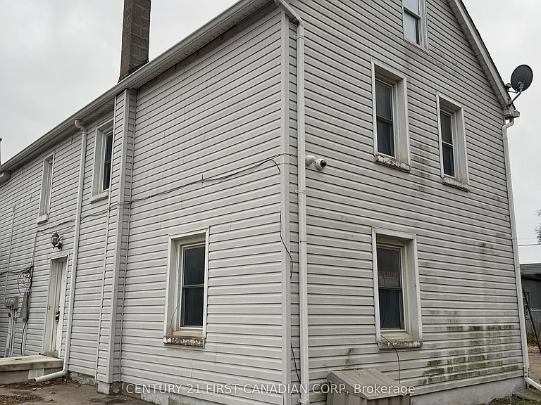 1072 Dundas St #3 — Photo 3