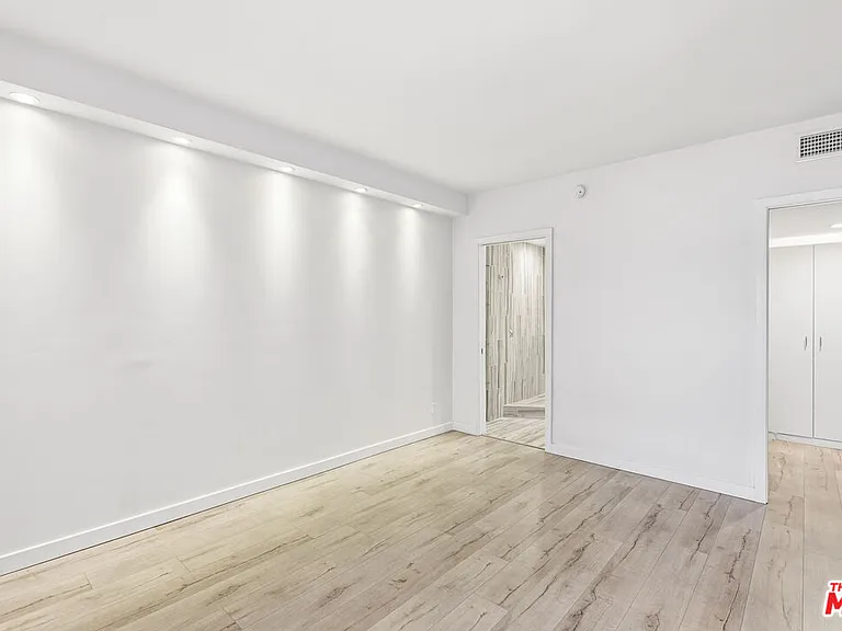 1131 Alta Loma Rd #306 — Photo 12