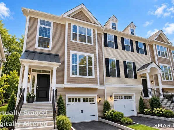 10 Moorland Dr #10, Danbury, CT 06810