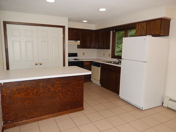 Kitchen / Dining area