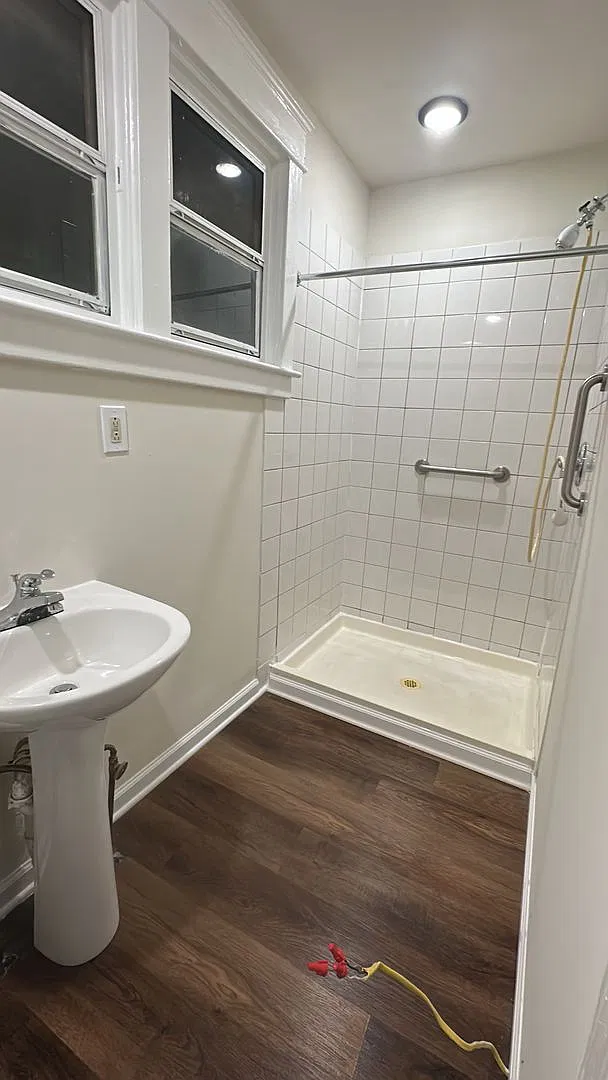 2 bedroom 1 Bath Renovated Apartment Section 8 Approved — Photo 4
