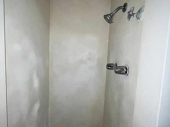 5th image of 448-454 S Garden St #448