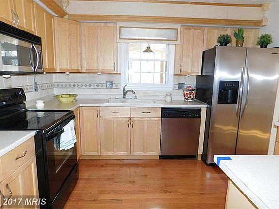 3rd image of 4281 Country Squire Ln