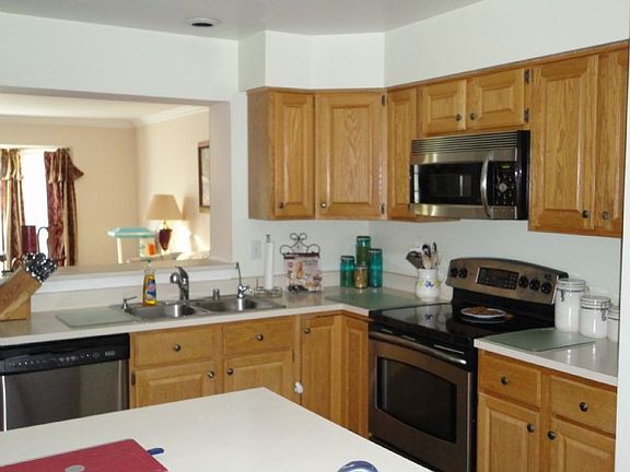 4th image of 301 Temple Ct
