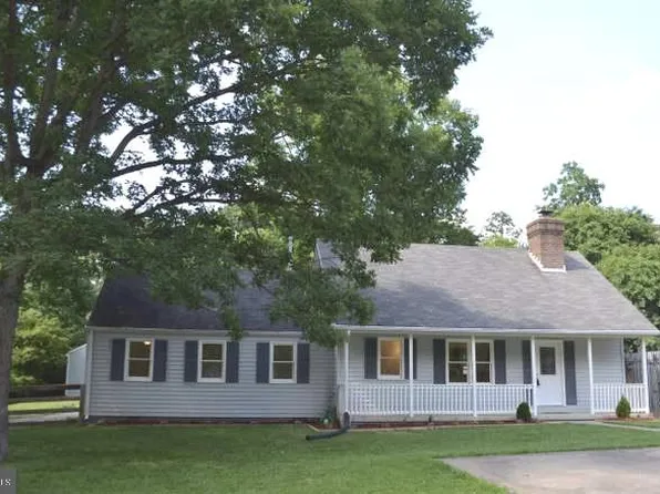 12522 Popes Head Rd, Clifton, VA 20124