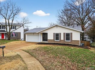 510 Charoak Dr, Ballwin, MO 63021