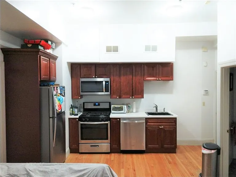 183 Columbia St — Photo 2