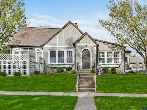2785 S 16th St, Lincoln, NE 68502