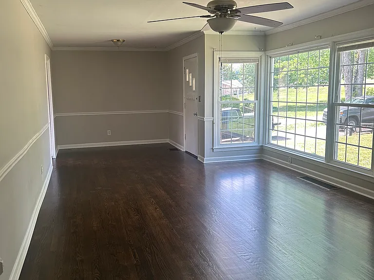 325 Murfreesboro Rd — Photo 2