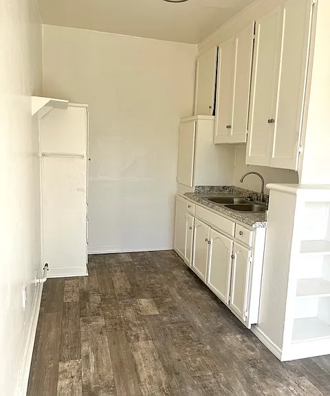 2329 Crenshaw Blvd — Photo 1