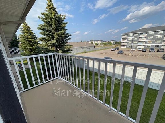 5th image of 4405B 37th St