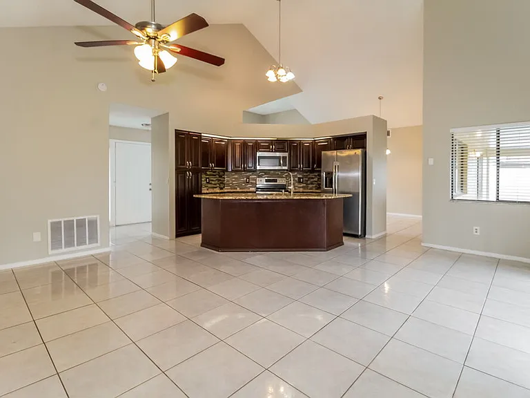 825 Virginia Woods Ln — Photo 6
