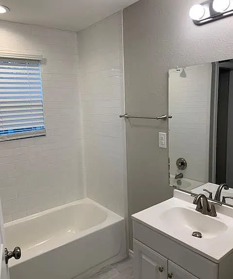 823 W Day St — Photo 11