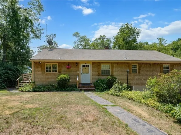 10 Ridge Rd, Halifax, MA 02338