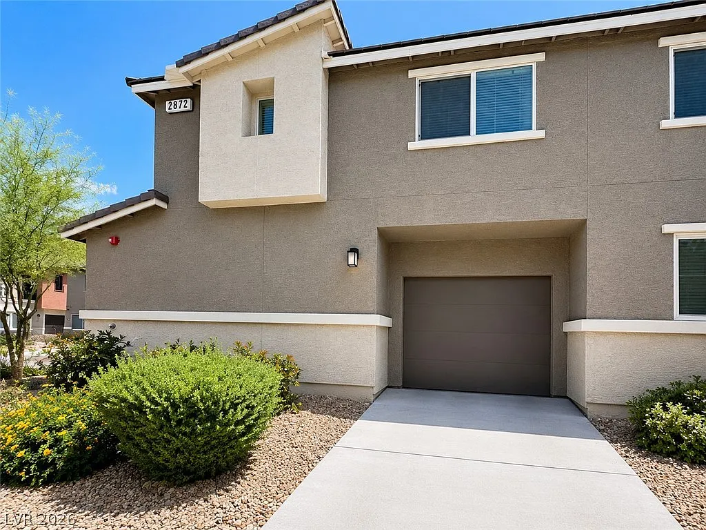 3 bed, 2.0 bath, 1273 sqft, $1,852 — Photo 1