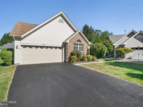 11 Nautical Ct, Bayville, NJ 08721