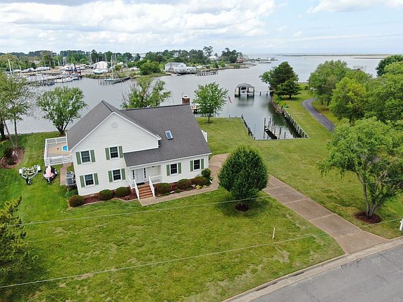 3rd image of 121 White House Dr