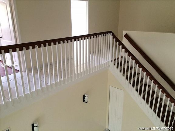 5th image of 17405 NW 75th Pl APT 201
