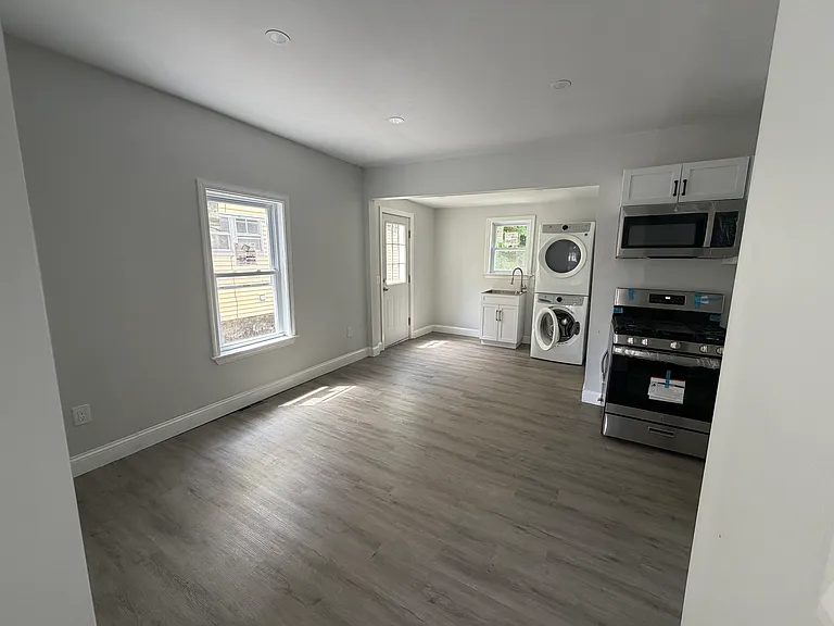 73-75 Draper Ave #75 — Photo 7