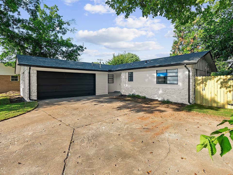 1st image of 1017 N Hickory Pl