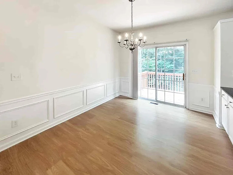 4033 Edgecomb Dr — Photo 6