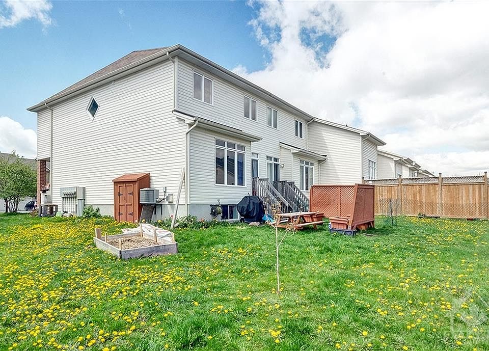 2nd image of 264 Waymark Cres