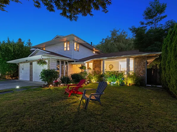 21034 Barker Ave, Maple Ridge, BC V2X 8R6